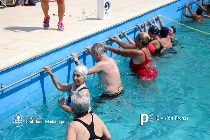 Comenzaron las clases gratuitas de aquagym para adultos mayores