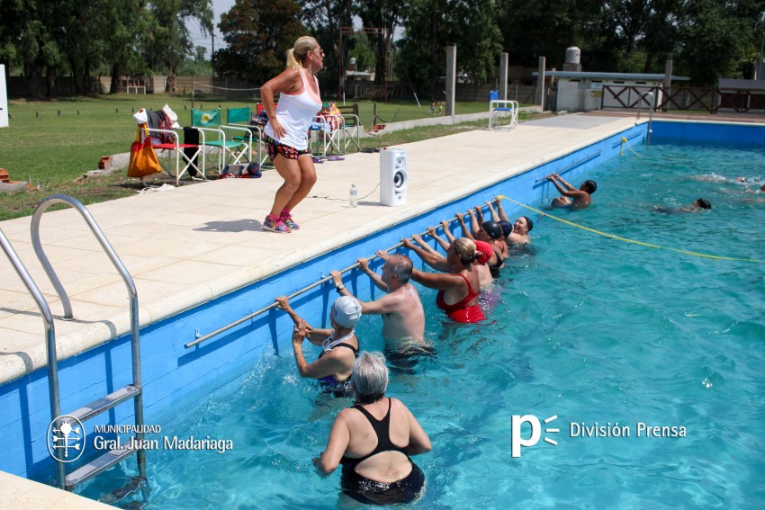 Comenzaron las clases gratuitas de aquagym para adultos mayores