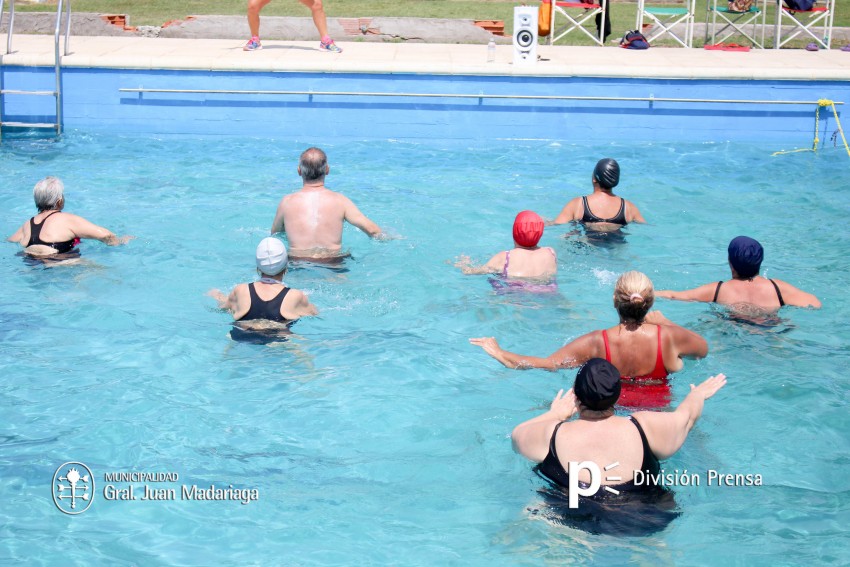 Comenzaron las clases gratuitas de aquagym para adultos mayores