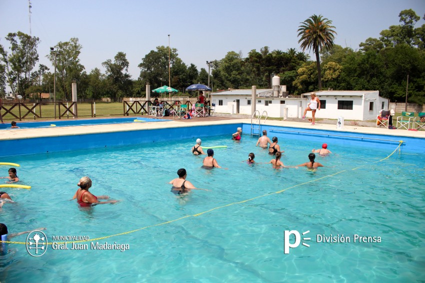 Comenzaron las clases gratuitas de aquagym para adultos mayores
