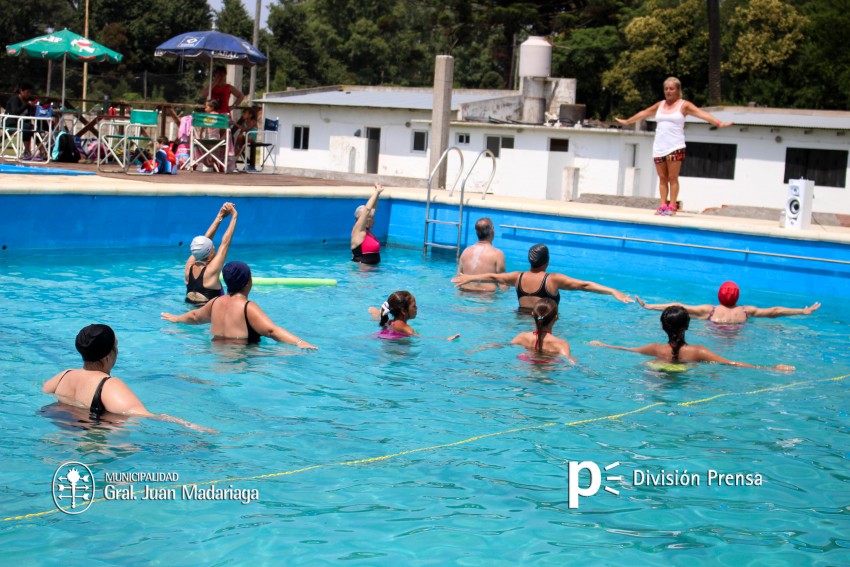 Comenzaron las clases gratuitas de aquagym para adultos mayores