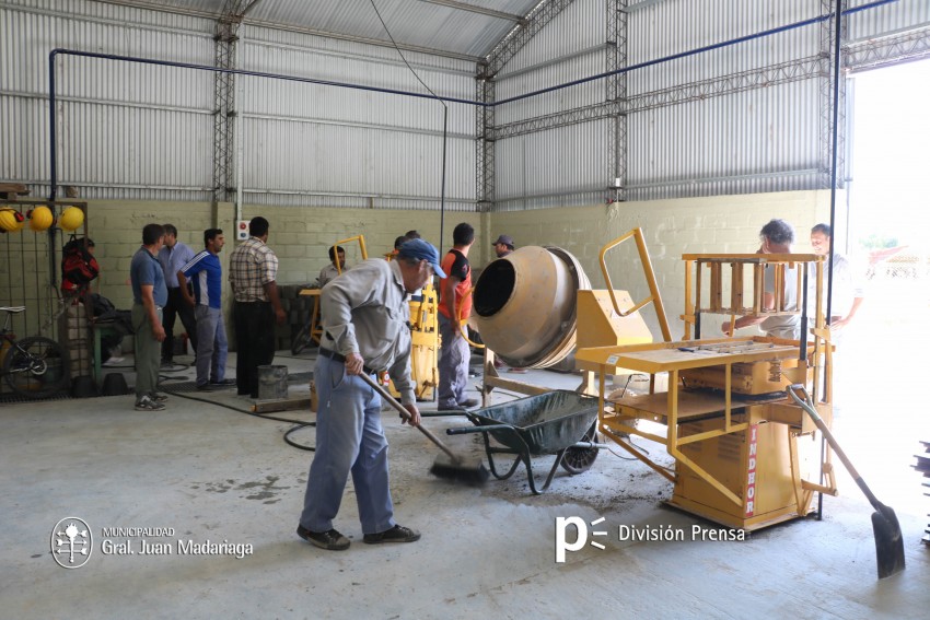 Santoro recorri la bloquera donde desempean su labor los cooperativi