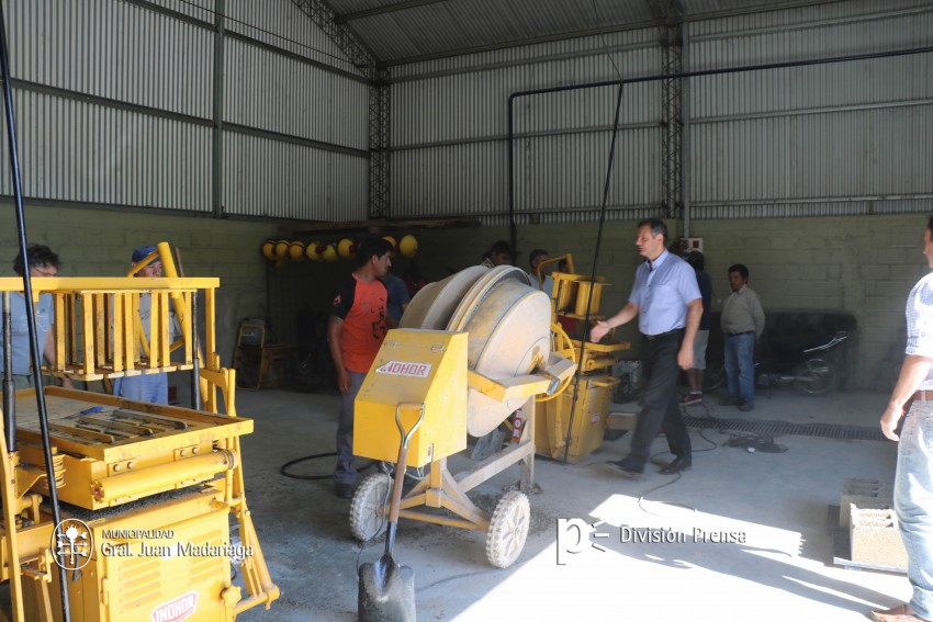 Santoro recorri la bloquera donde desempean su labor los cooperativi