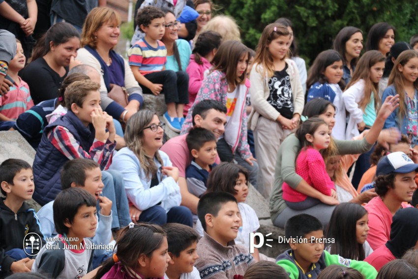 Cuentos, alegra y payasos para festejar la llegada de reyes en la pla