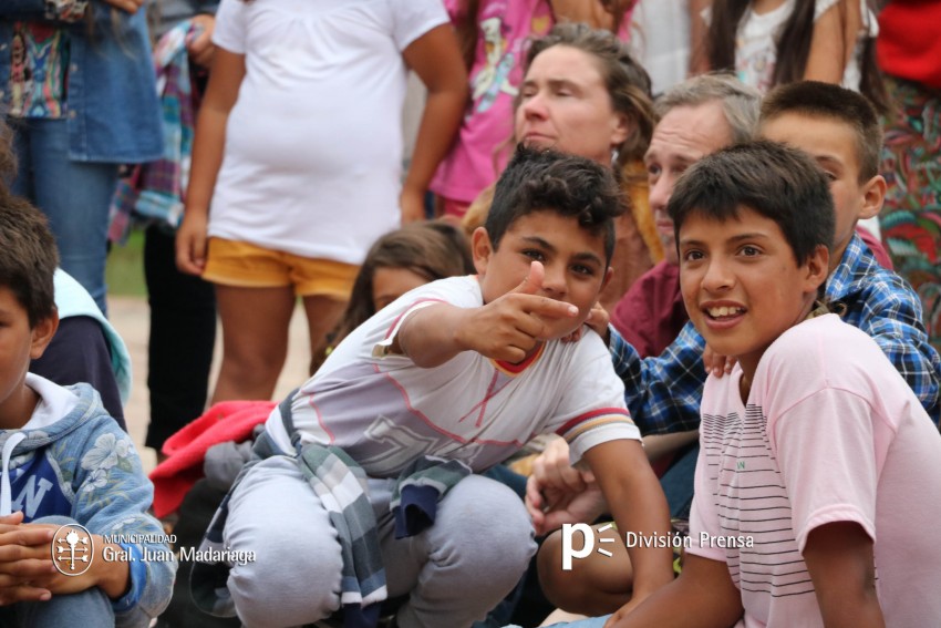 Cuentos, alegra y payasos para festejar la llegada de reyes en la pla