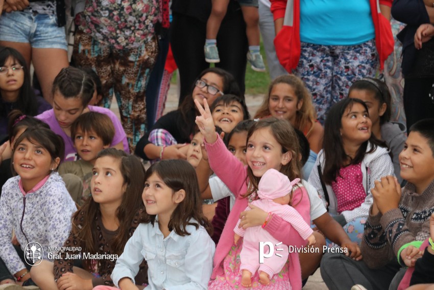 Cuentos, alegra y payasos para festejar la llegada de reyes en la pla