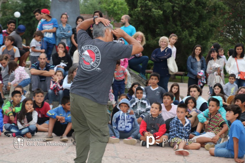 Cuentos, alegra y payasos para festejar la llegada de reyes en la pla