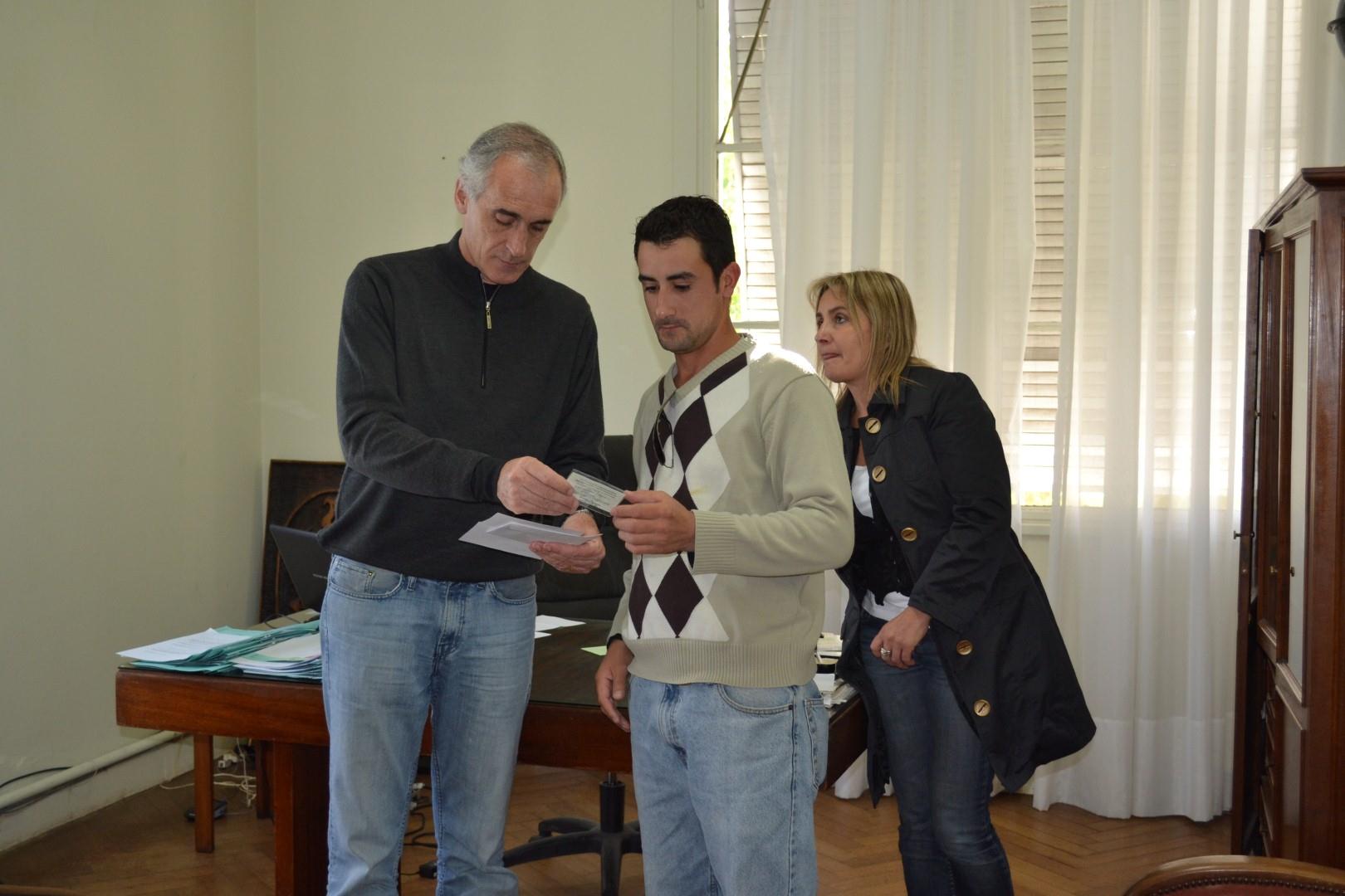 Popovich entreg pensiones