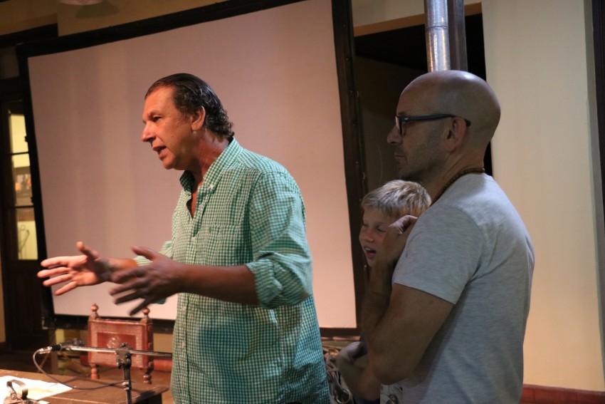 Hugo Gassioles cont ancdotas de su viaje en el Museo Histrico