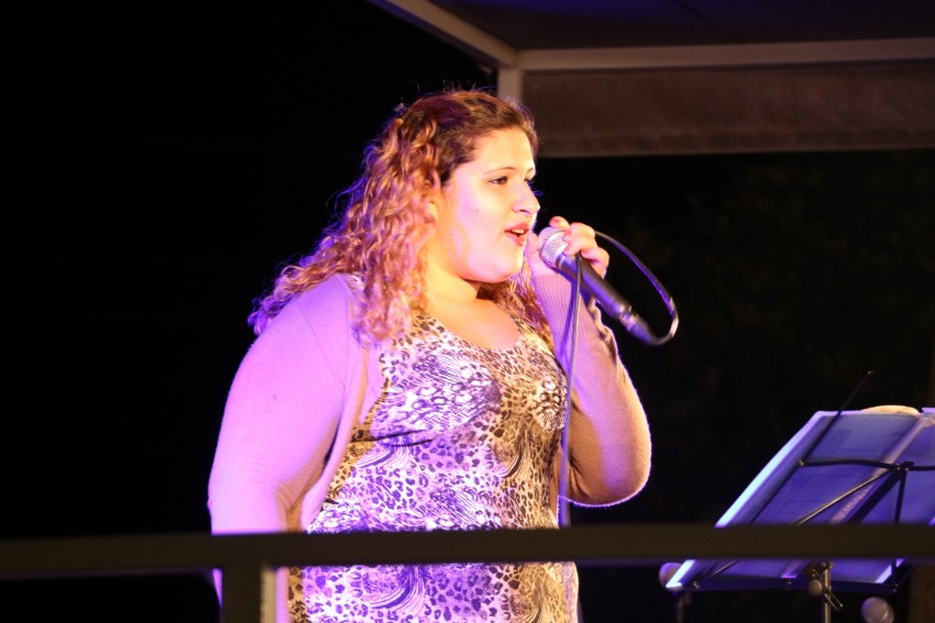 Se abri el ciclo veraniego de Folclore en los Barrios