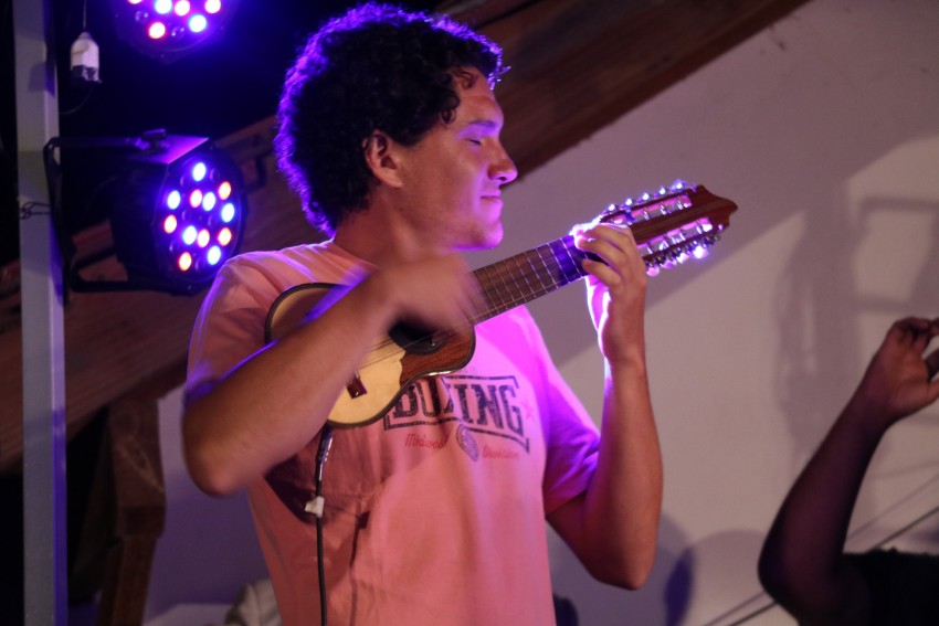 Se abri el ciclo veraniego de Folclore en los Barrios