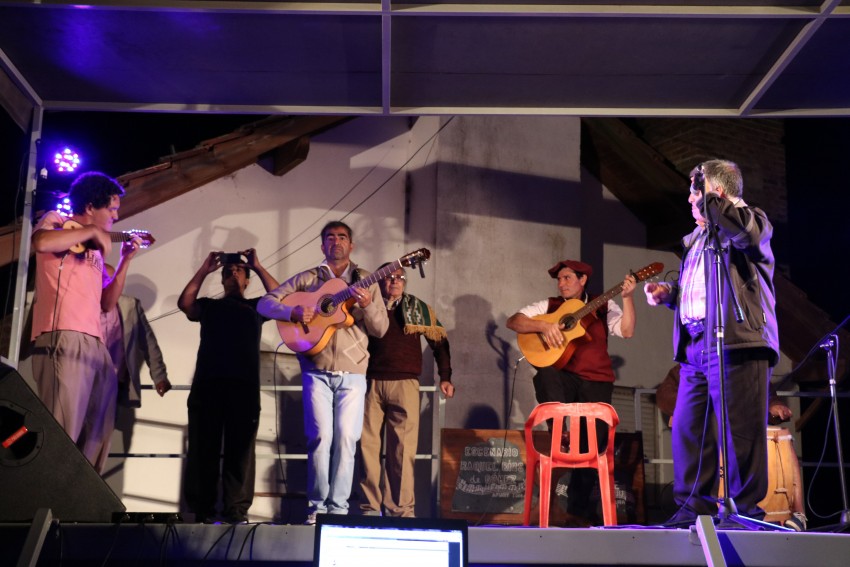 Se abri el ciclo veraniego de Folclore en los Barrios