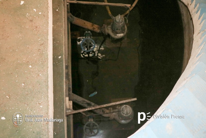 Trabajos de mantenimiento en la planta depuradora de afluentes cloacal