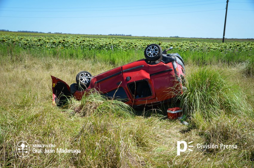 Vuelco en ruta 74: trasladaron a 3 heridos al Hospital Municipal