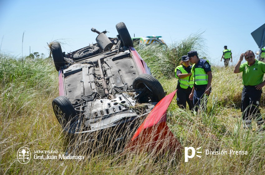 Vuelco en ruta 74: trasladaron a 3 heridos al Hospital Municipal