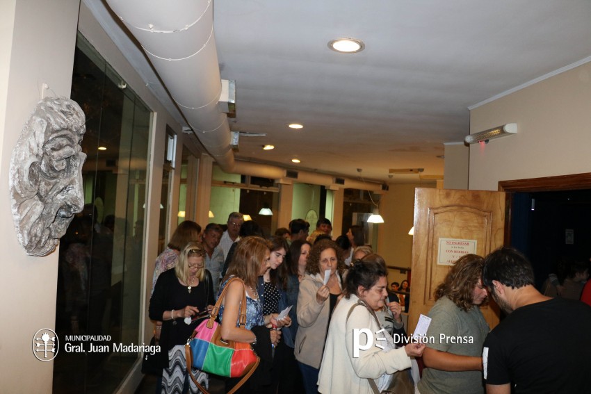 Cine a sala llena en la Casa de la Cultura