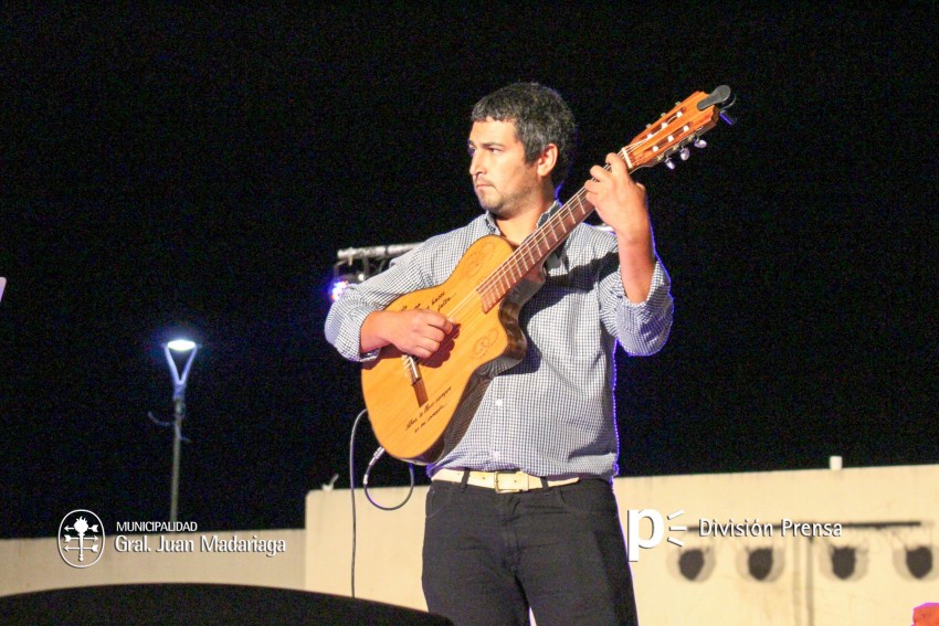 El escenario mvil de Folclore en los Barrios estuvo en el Anfiteatro