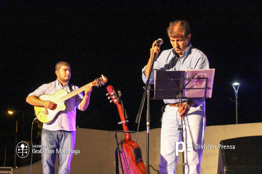 El escenario mvil de Folclore en los Barrios estuvo en el Anfiteatro