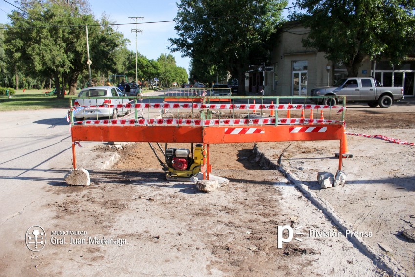 Tareas de bacheo en Dr. C. Madariaga y Rivadavia