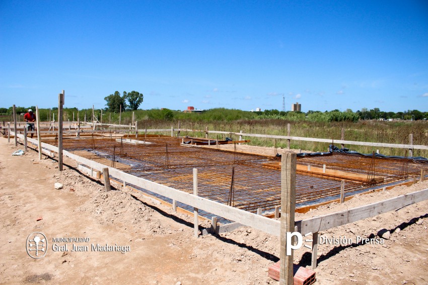 Santoro recorri la obra del plan de 36 viviendas sociales