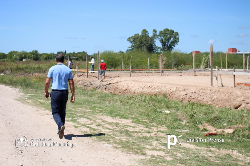 Santoro recorri la obra del plan de 36 viviendas sociales