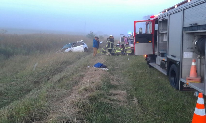 Trasladaron al hospital a ocupantes de un auto que despist en ruta 74