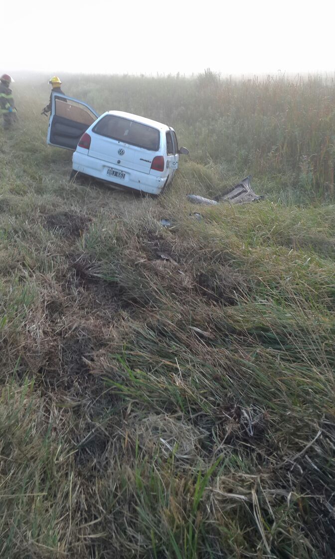 Trasladaron al hospital a ocupantes de un auto que despist en ruta 74