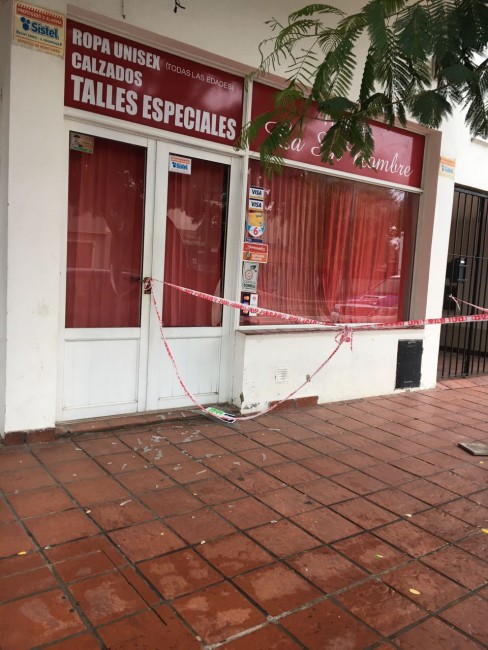 Daos en vidriera de un local comercial