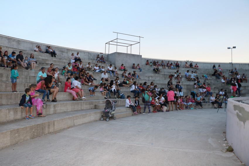 El payaso Alambre interactu con grandes y chicos en el Anfiteatro