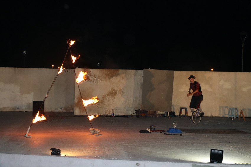 El payaso Alambre interactu con grandes y chicos en el Anfiteatro