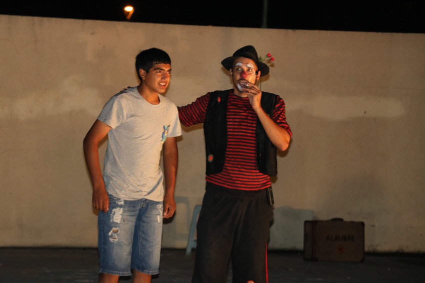 El payaso Alambre interactu con grandes y chicos en el Anfiteatro