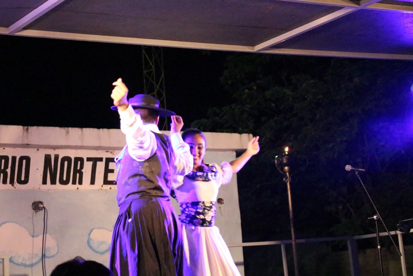 Folclore en los Barrios pas por el Norte