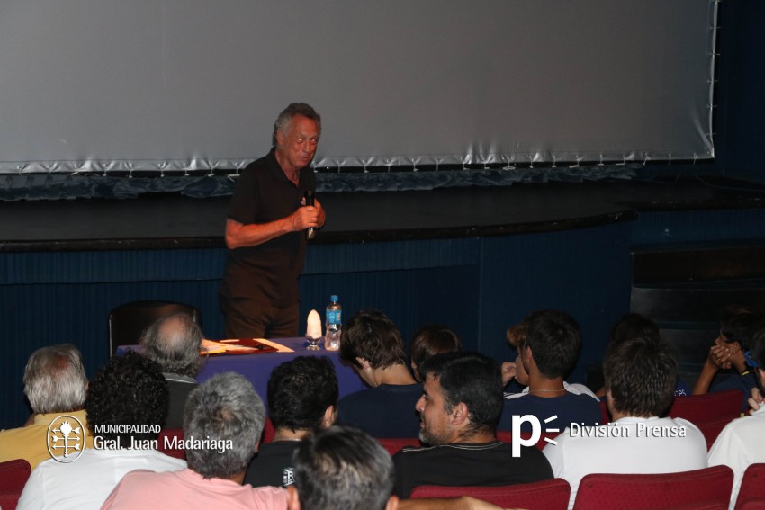 Quique Wolf brind su charla motivacional en la Casa de la Cultura