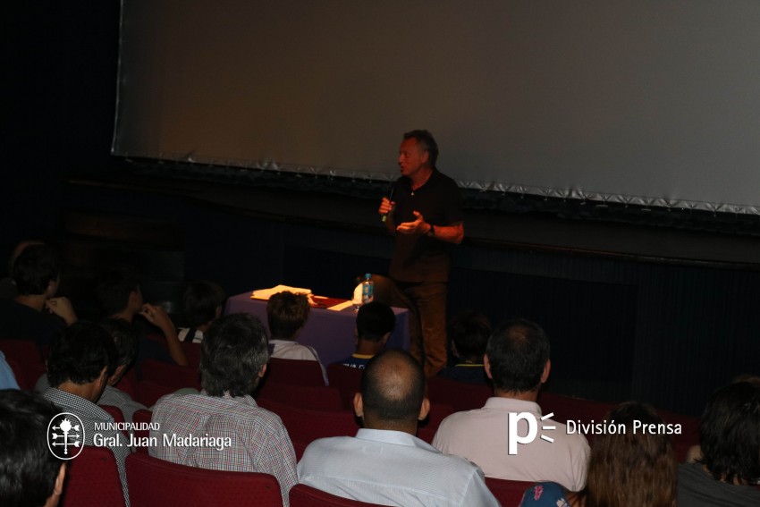 Quique Wolf brind su charla motivacional en la Casa de la Cultura