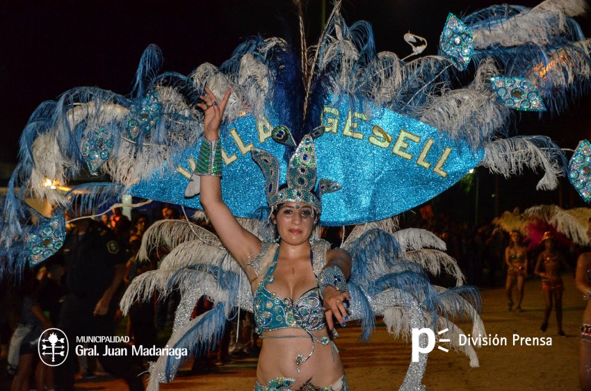 Primera noche del Carnaval Popular en fotos