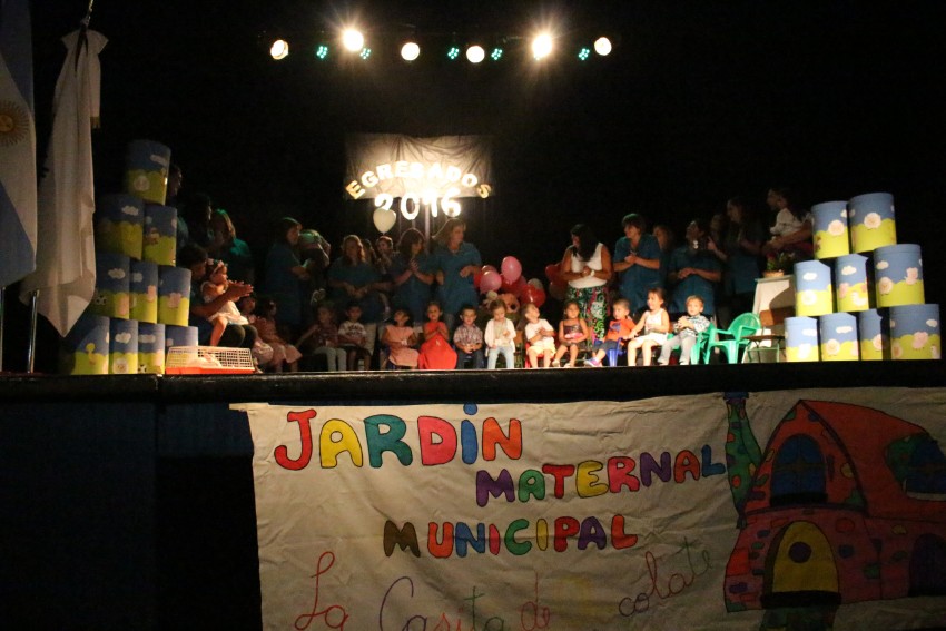 Egresaron los ni�os del jard�n maternal municipal 