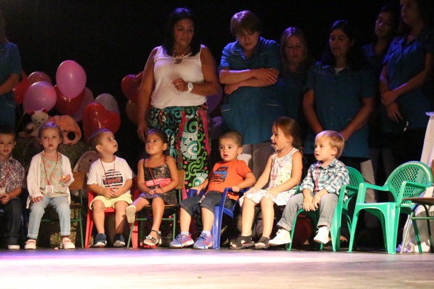 Egresaron los ni�os del jard�n maternal municipal 