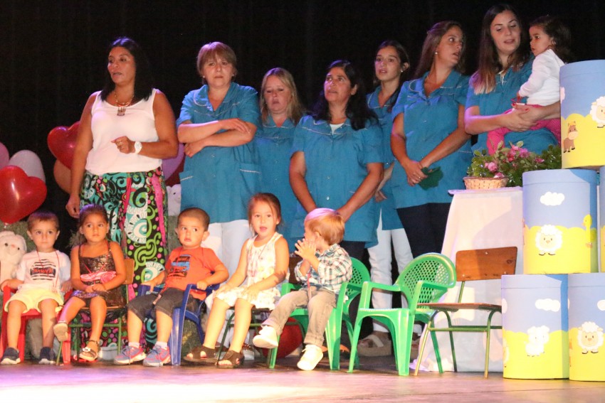 Egresaron los ni�os del jard�n maternal municipal 