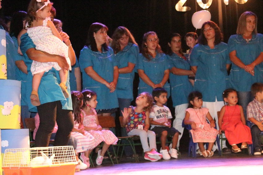 Egresaron los ni�os del jard�n maternal municipal 