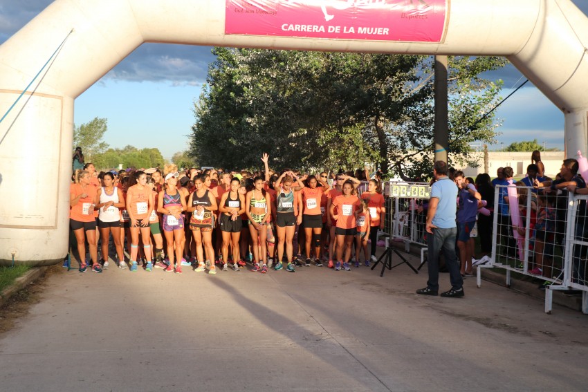 Las mujeres tuvieron su fiesta con msica, arte y deporte en el Paseo 