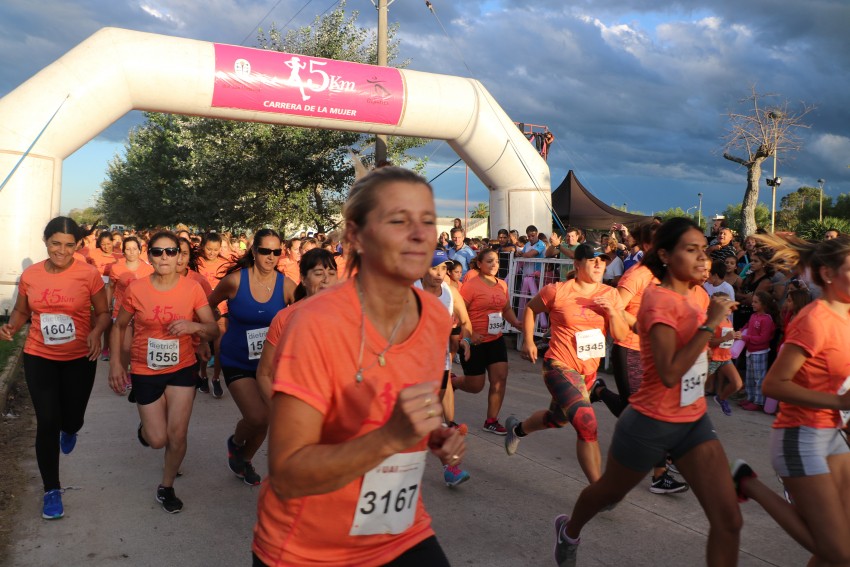 Las mujeres tuvieron su fiesta con msica, arte y deporte en el Paseo 