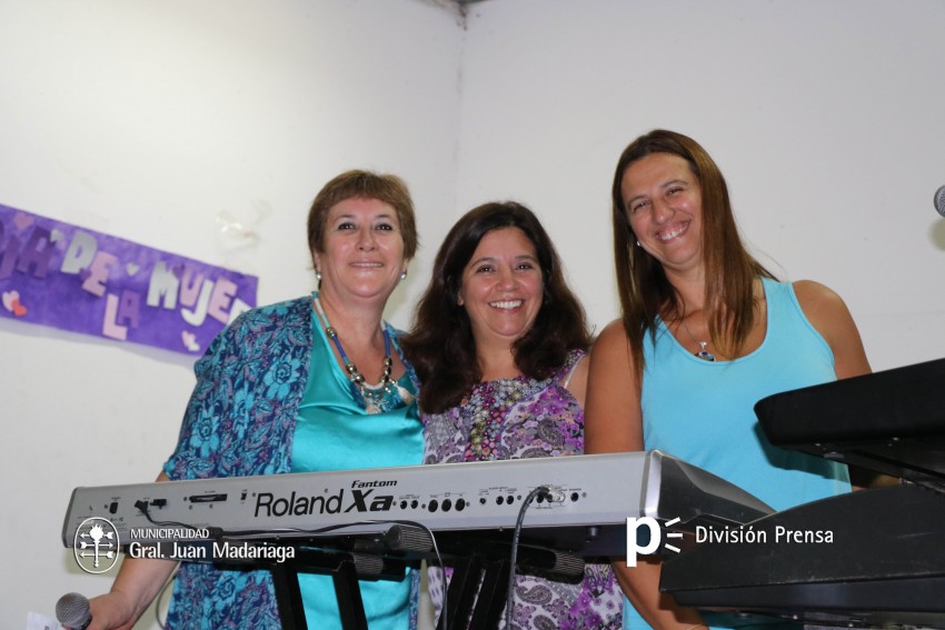 Las mujeres festejaron su d�a con una cena show