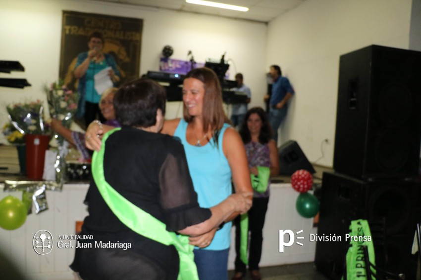 Las mujeres festejaron su d�a con una cena show