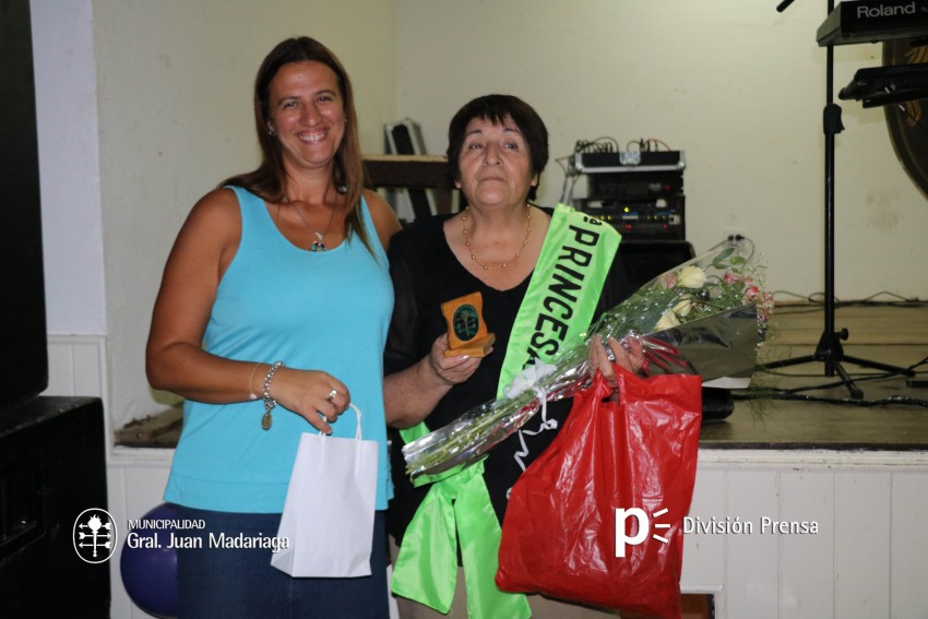 Las mujeres festejaron su d�a con una cena show