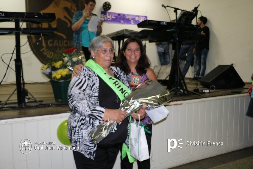 Las mujeres festejaron su d�a con una cena show