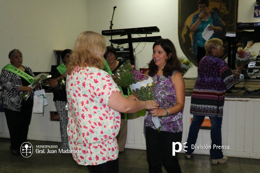 Las mujeres festejaron su d�a con una cena show