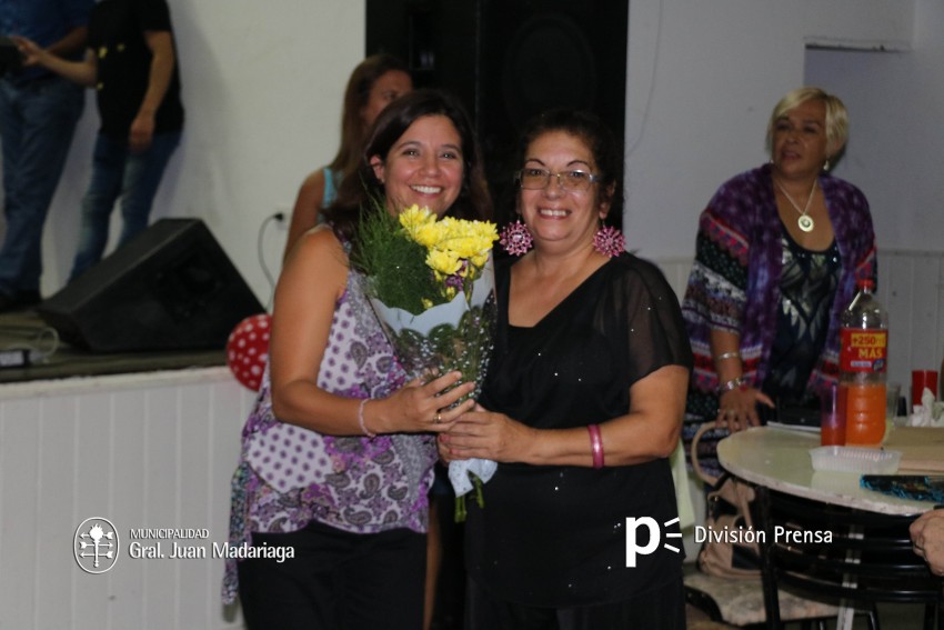 Las mujeres festejaron su d�a con una cena show
