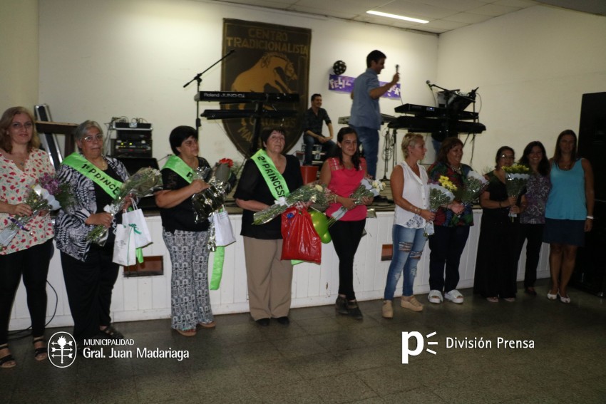 Las mujeres festejaron su d�a con una cena show