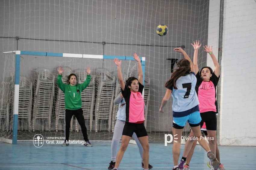 Handball en el polideportivo madariaga