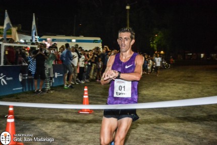 Luis Molina se impuso en las 5 millas nocturnas